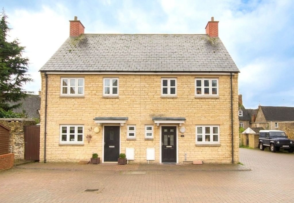 Property photo 1 of 12 External