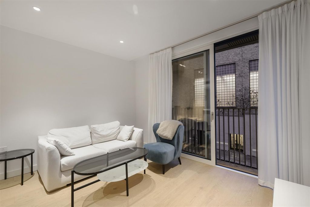 Property photo 3 of 12 Flat 3 Sovereign Court 5 Jubilee Walk London WC1X