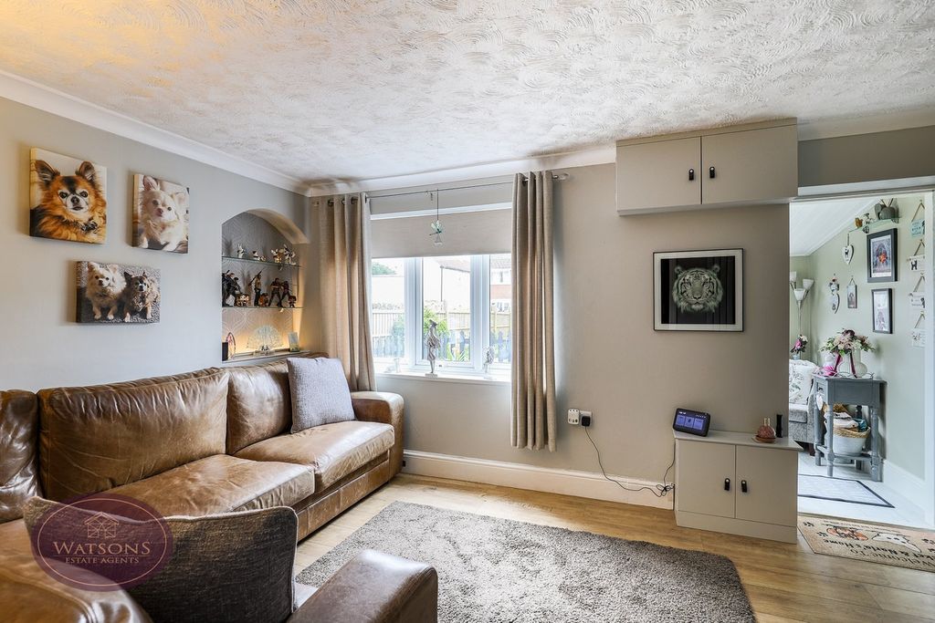 Property photo 2 of 27