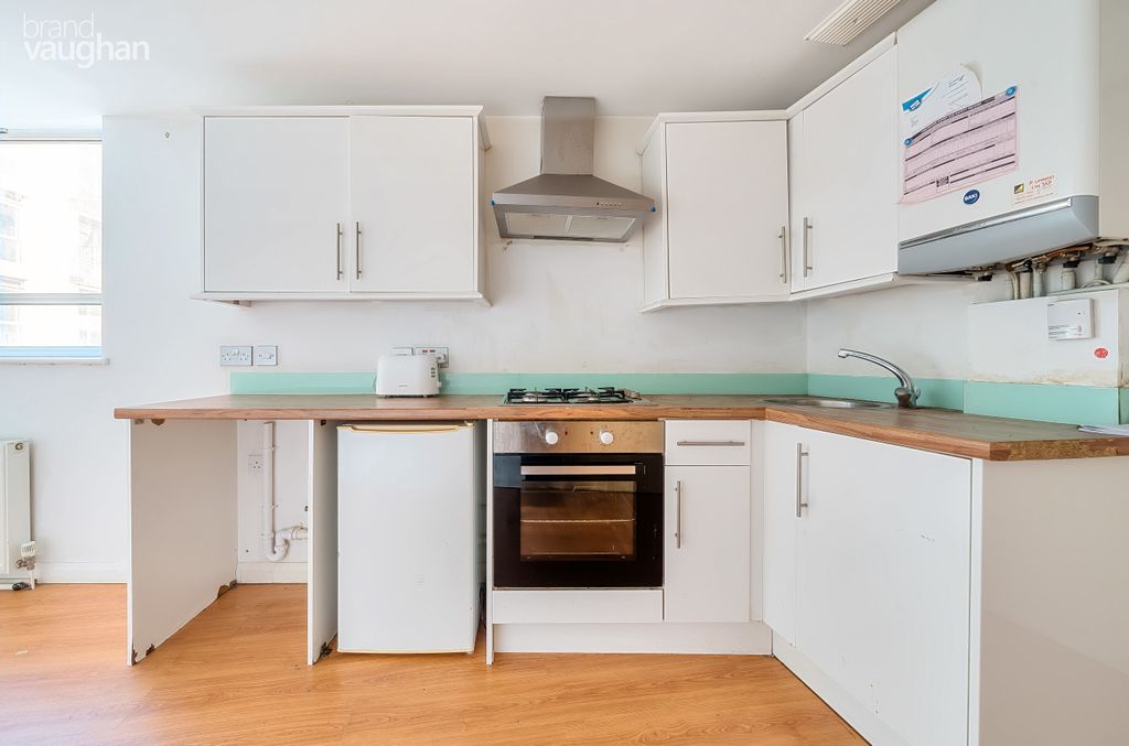 Property photo 2 of 10 Kitchen