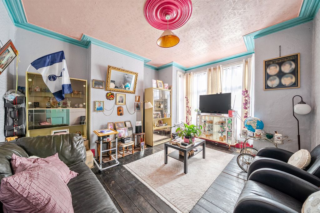 Property photo 2 of 12