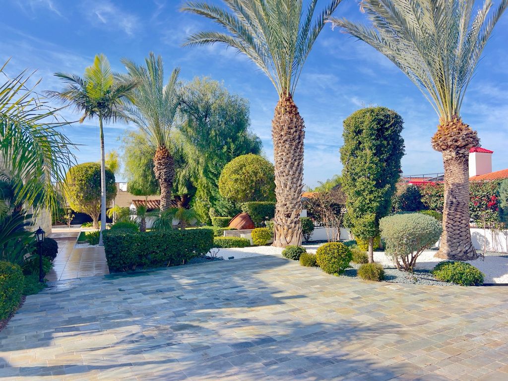 Property photo 2 of 22