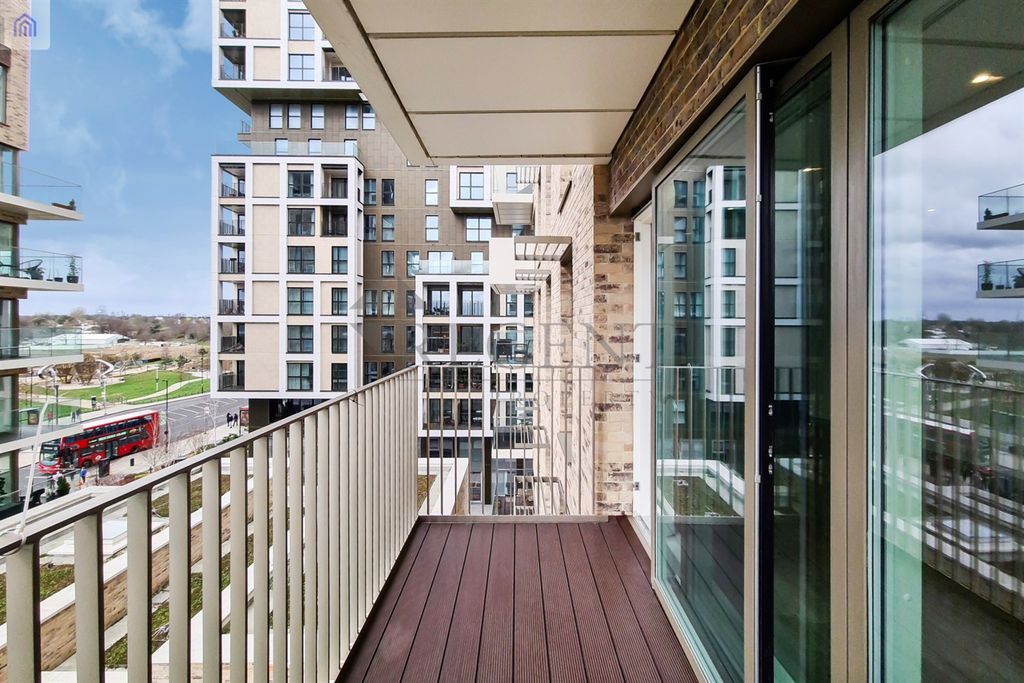 Property photo 3 of 8 Balcony