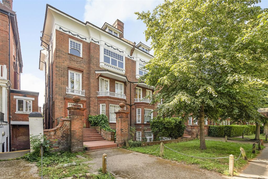 Property photo 2 of 12