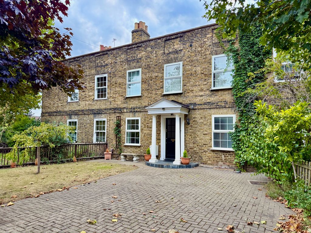Property photo 2 of 21