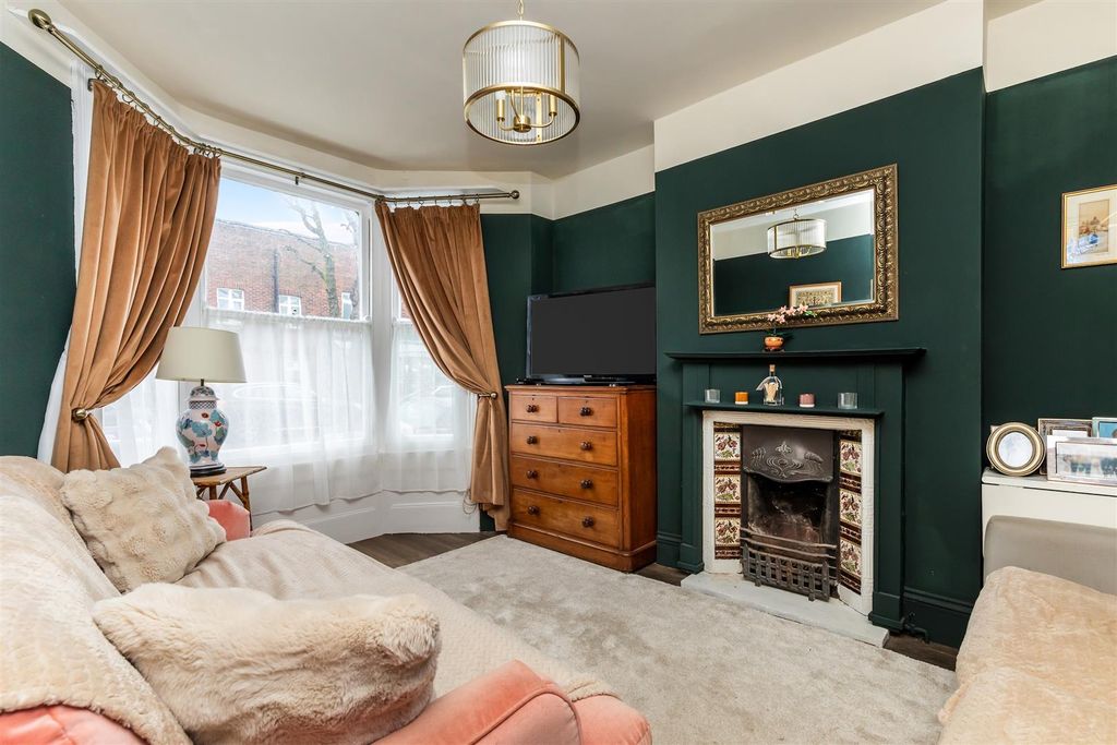 Property photo 2 of 11 Hythe Road-1.Jpg