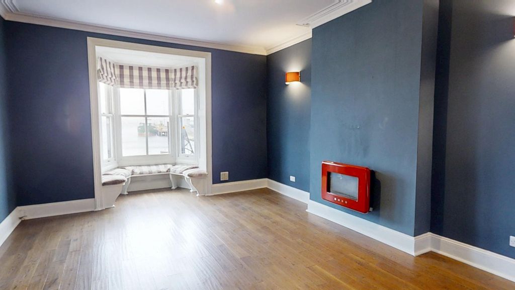 Property photo 3 of 17 Sitting Room