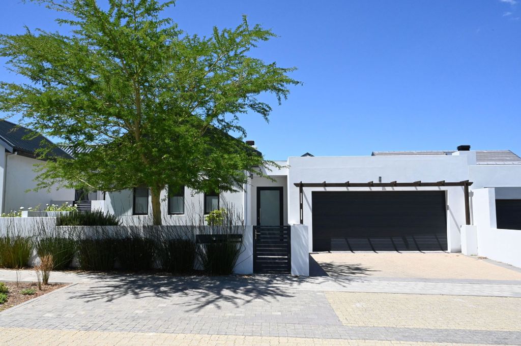 Property photo 1 of 33 Sw1731168