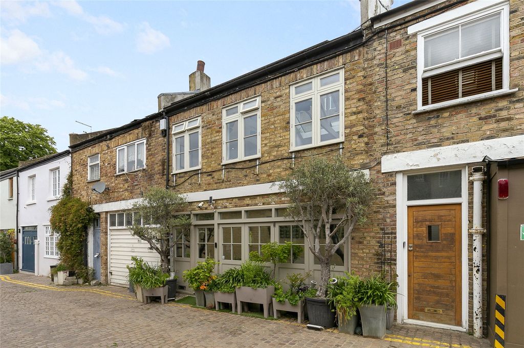 Property photo 1 of 11 External