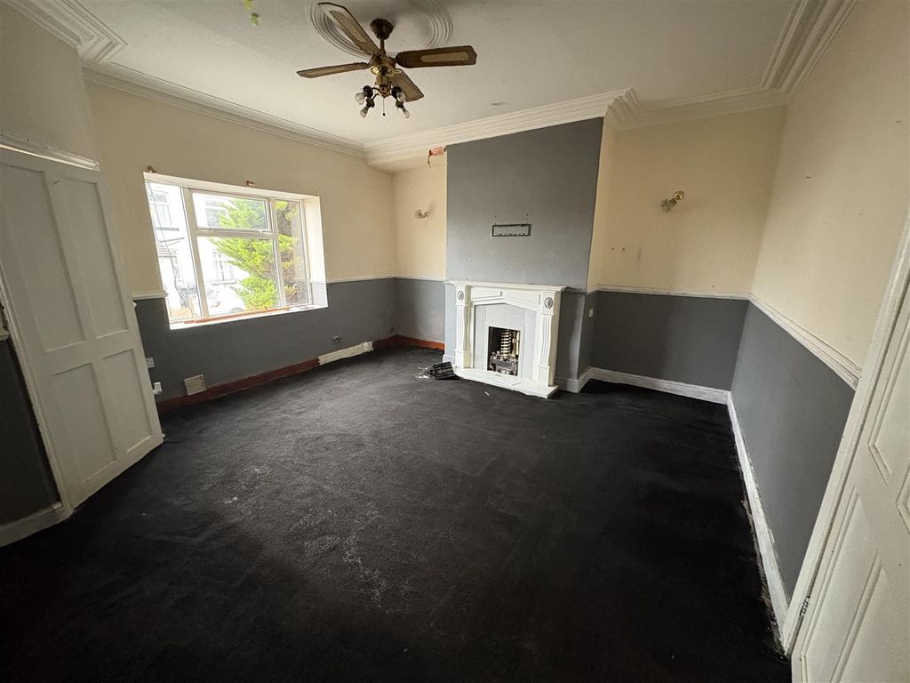 Property photo 2 of 8 19Mpl.Jpg