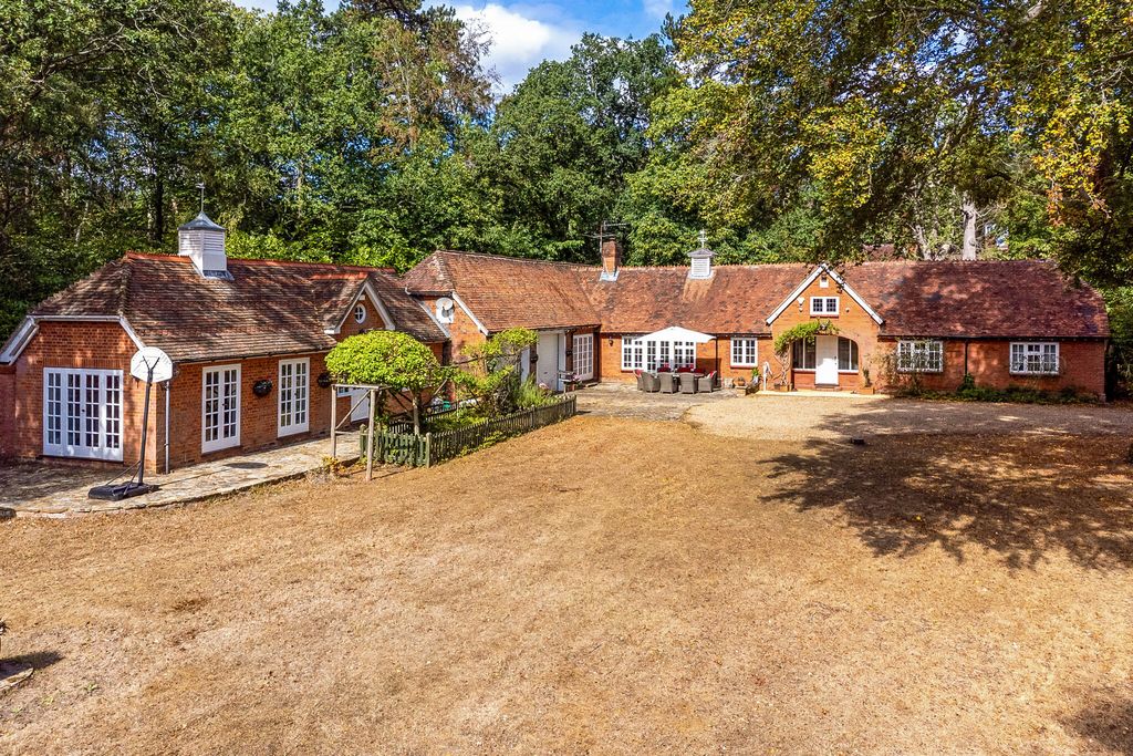Property photo 1 of 23