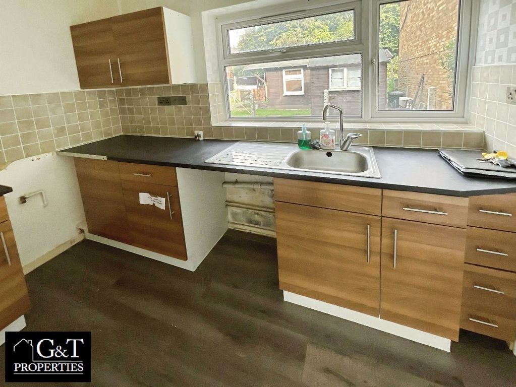 Property photo 3 of 7 Kitchen