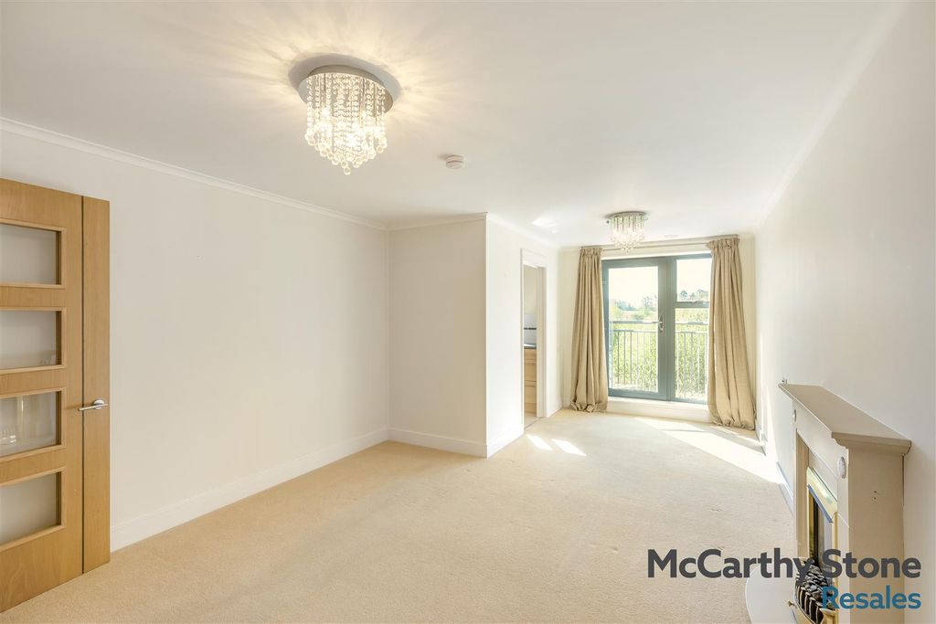 Property photo 2 of 13 8687999-Interior07.Jpg