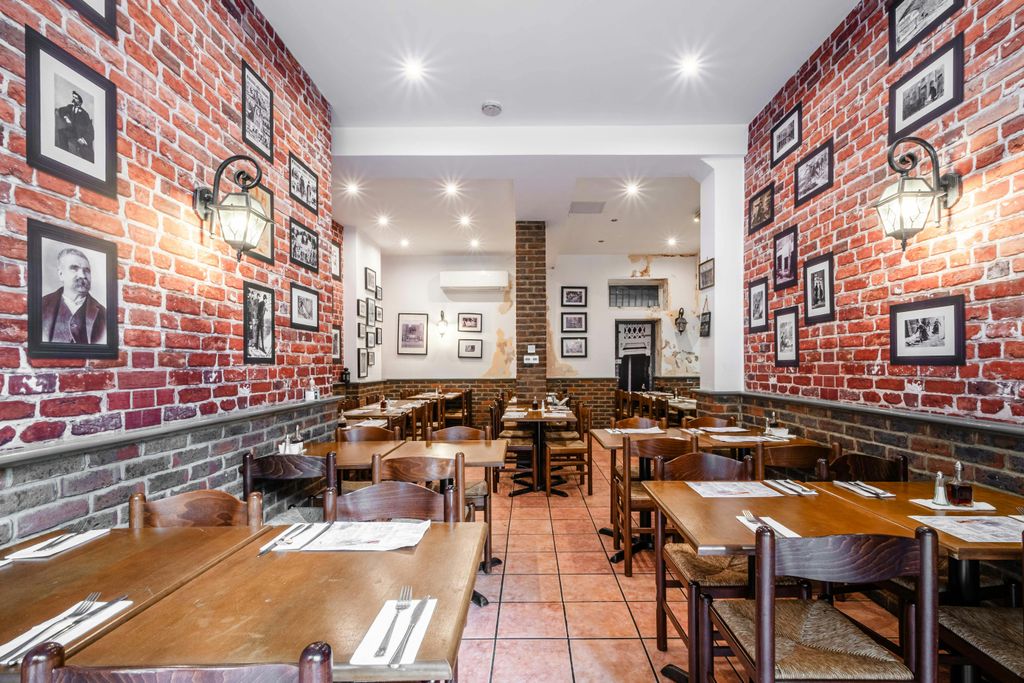 Property photo 2 of 18 Goulston St 44  Low Res 16.Jpg