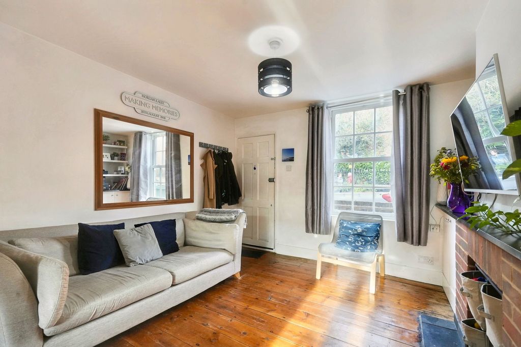 Property photo 3 of 11