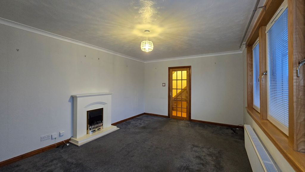 Property photo 2 of 9 Burnett Place - Lounge