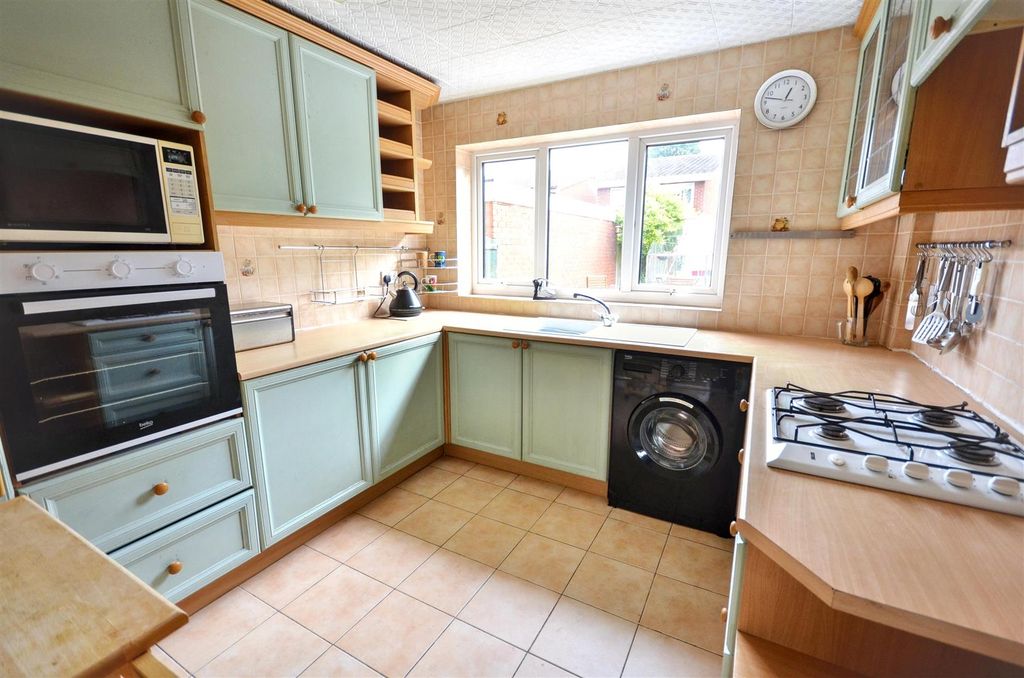 Property photo 3 of 13 Kitchen