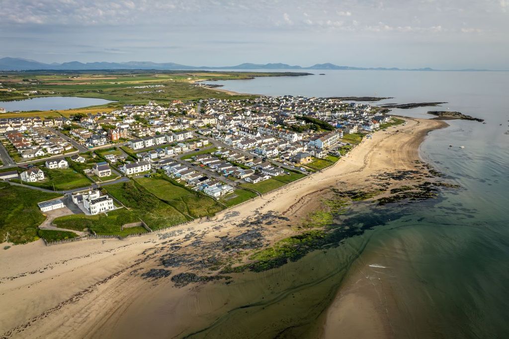 Additional image 21 of 3 bed flat for saleApartment 2, 1 Beach Terrace, Rhosneigr, Gwynedd LL64