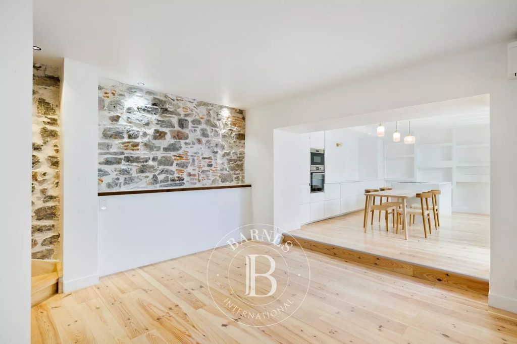 Property photo 3 of 10 Saint Jean De Luz, City Center, 90 Mâ² Duplex Apartment, Living Room