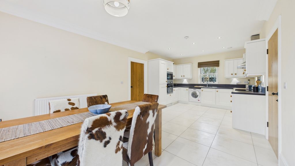 Property photo 3 of 23 Cam02351G0-Pr0089-Still011 (1)