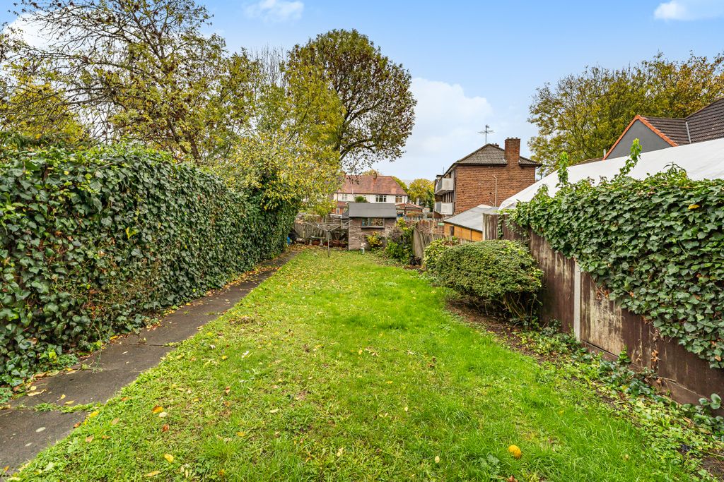 Property photo 1 of 9 4 Rose Gardens-1