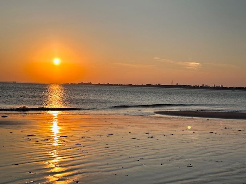 Property photo 2 of 7 Hayling Beach