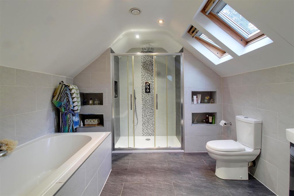 Additional image 9 of 5 bed detached house for salePeplins Way, Brookmans Park AL9