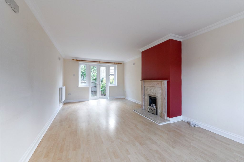Property photo 2 of 15 Picture No. 12