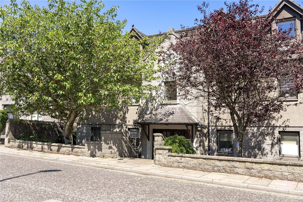 Property photo 1 of 12 Society Court