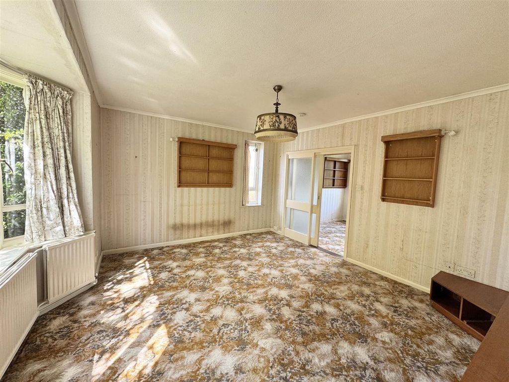 Property photo 3 of 18 Living Room