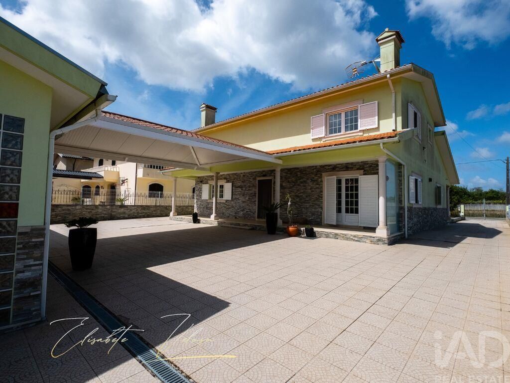 Property photo 1 of 40