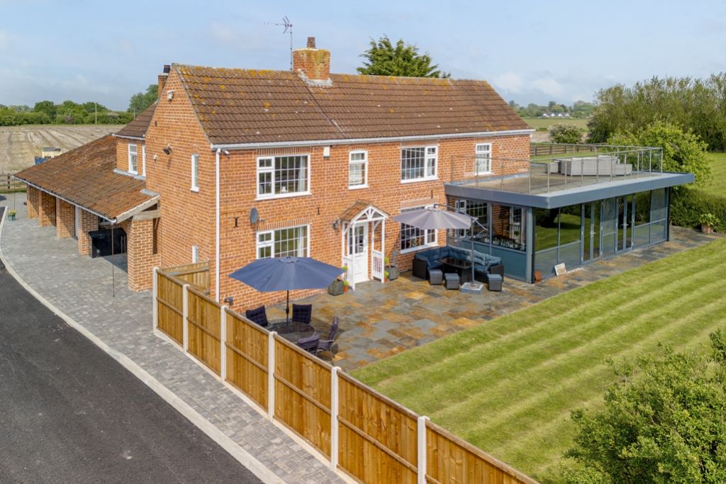Property photo 1 of 81 Manor Farm (Hogsthorpe)-10