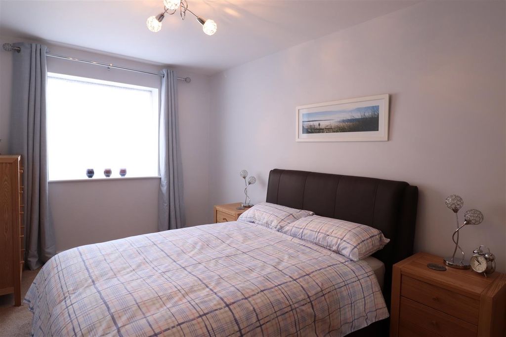 Property photo 3 of 7 Photo 03