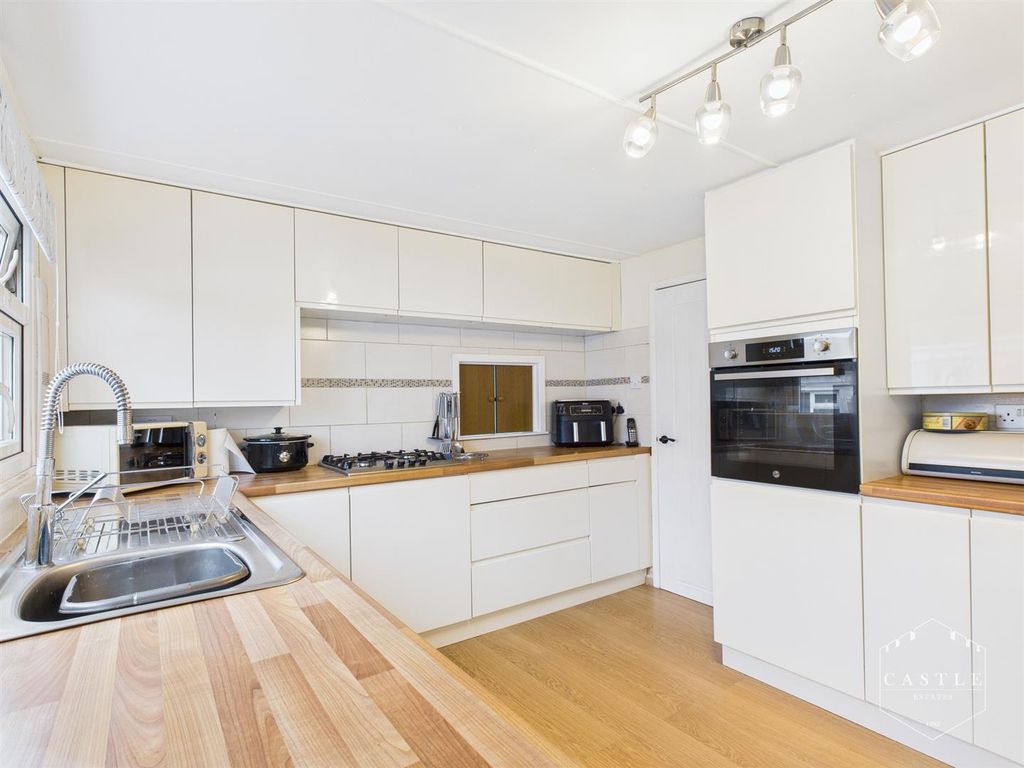 Property photo 2 of 22 Kitchen