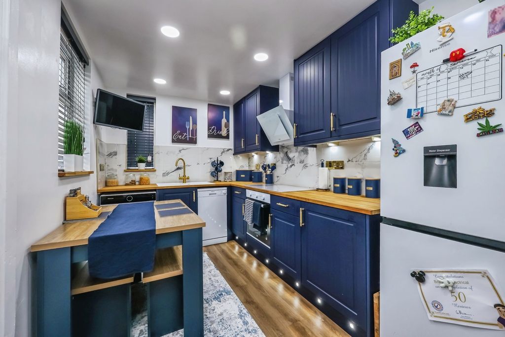 Property photo 3 of 18 Pbox-Img.Jpg