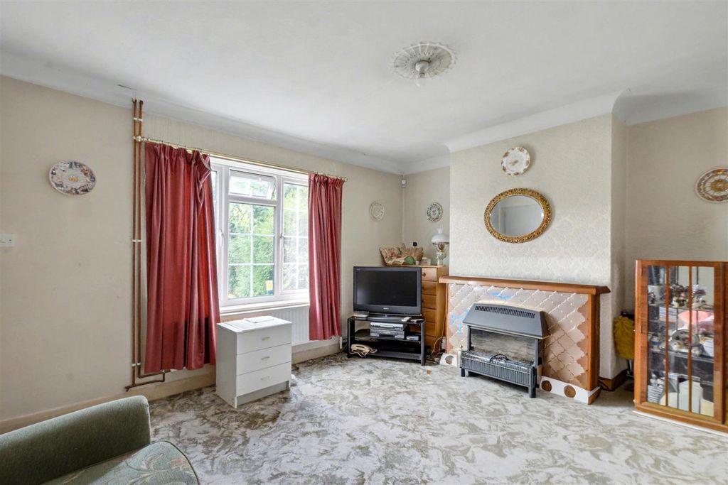 Property photo 3 of 24 Lounge_1.Jpeg