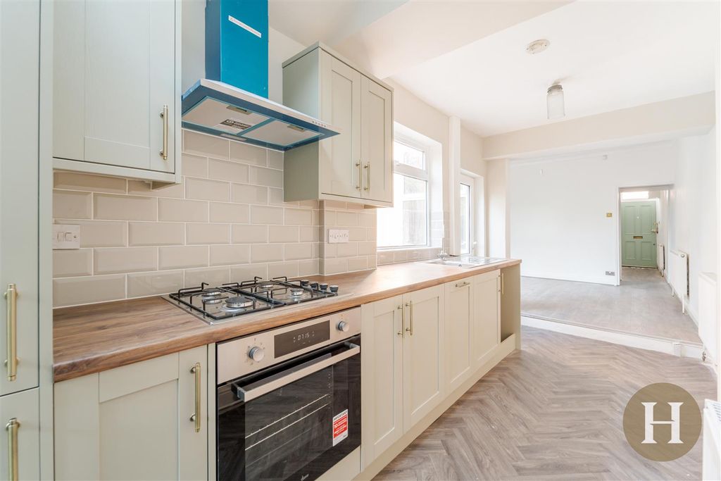 Property photo 2 of 18 Hadleigh Estate Agents-12.Jpg