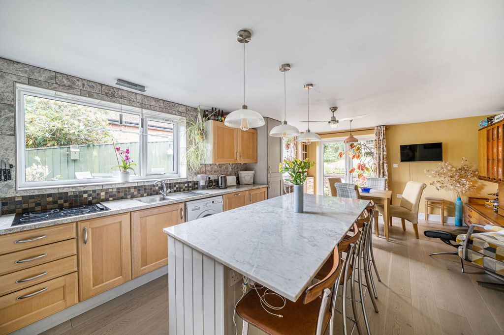 Property photo 3 of 33