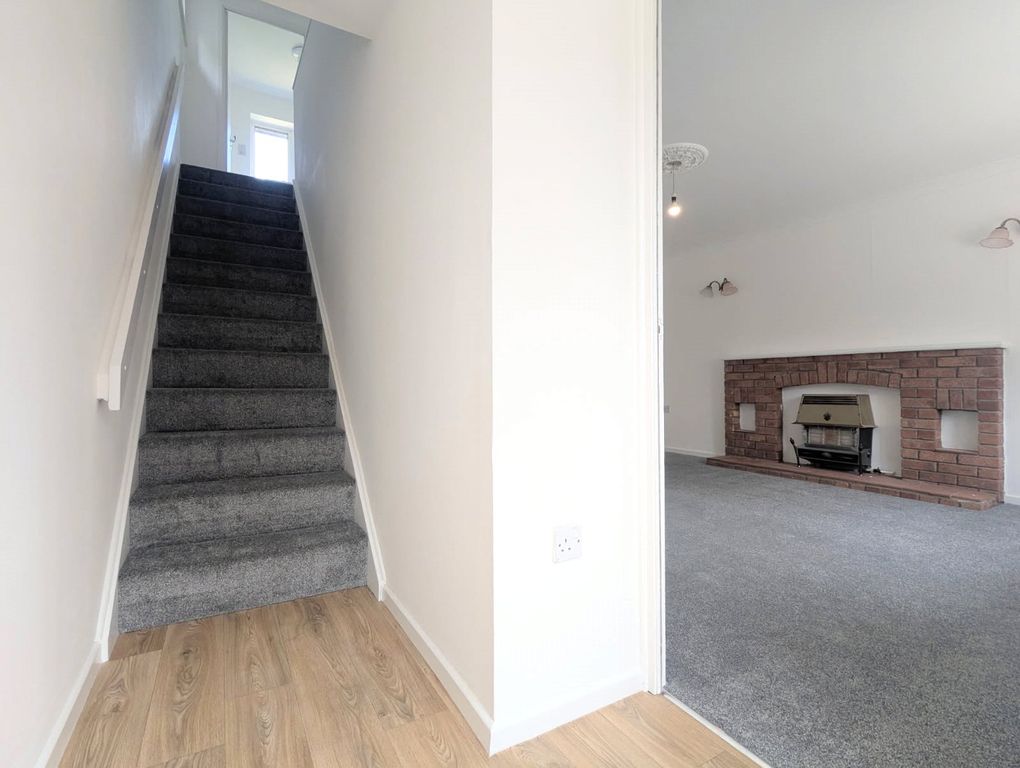 Property photo 2 of 9 Entrance Hall