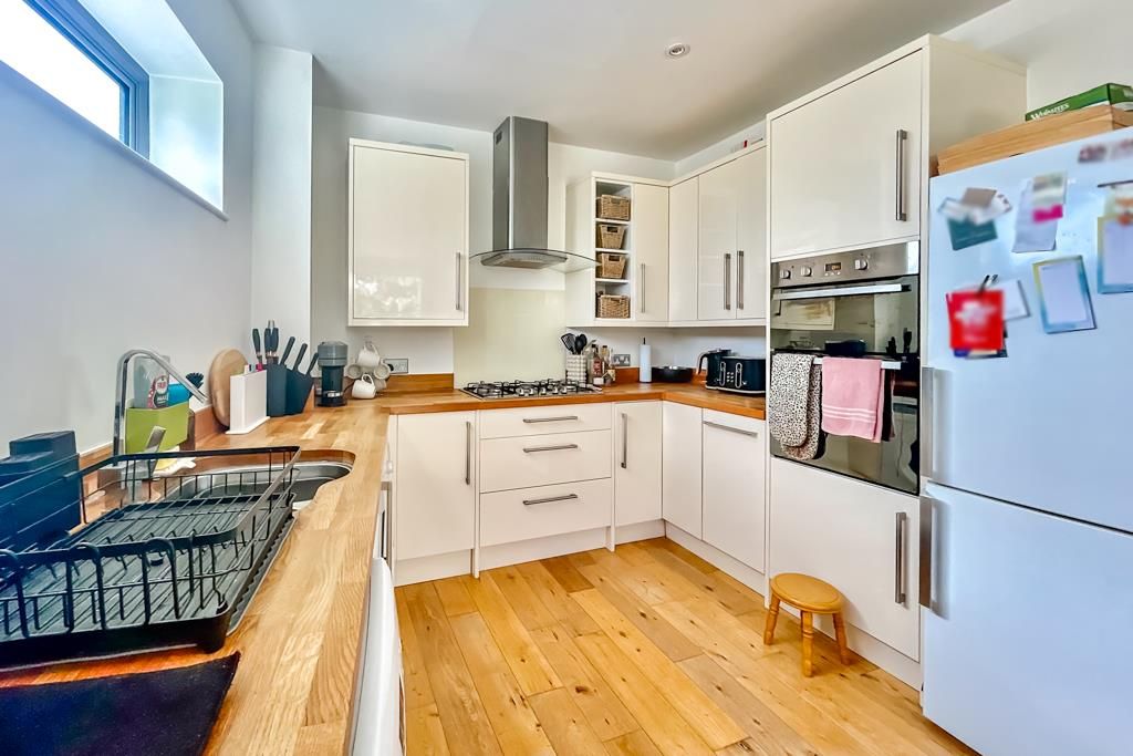 Property photo 3 of 25 Kitchen