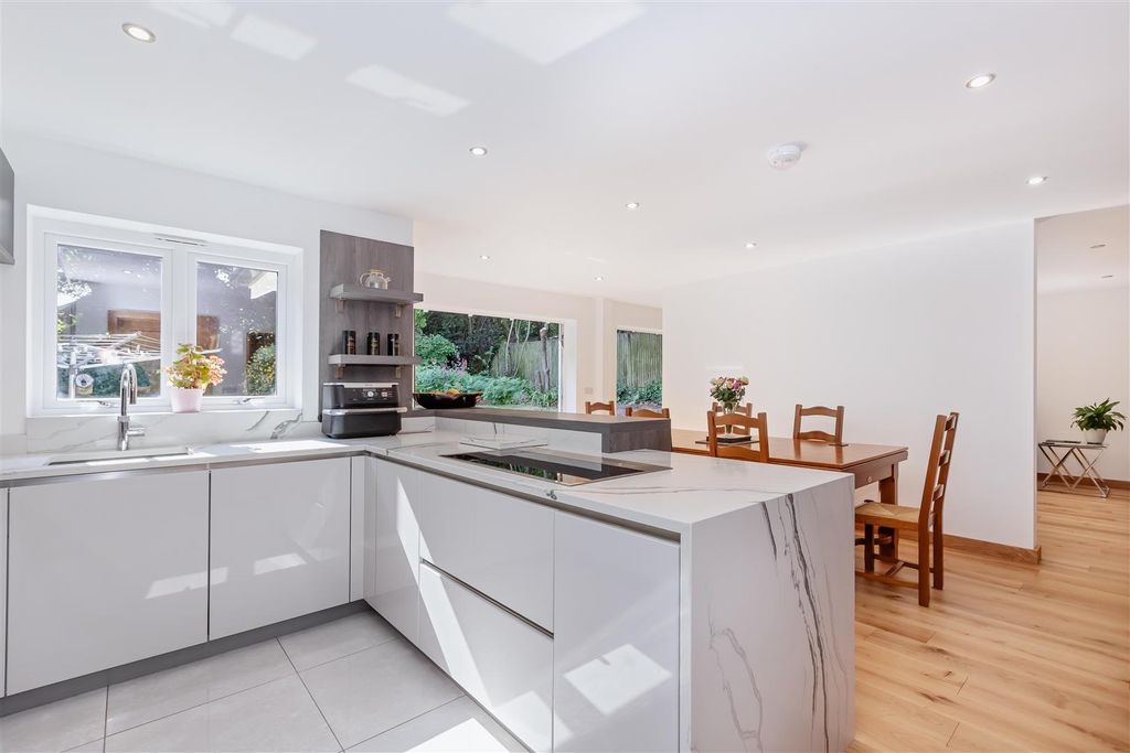 Property photo 3 of 25 First Avenue_34.Jpg