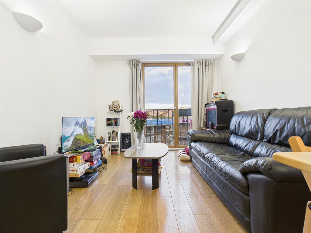 Property photo 2 of 6 Lounge