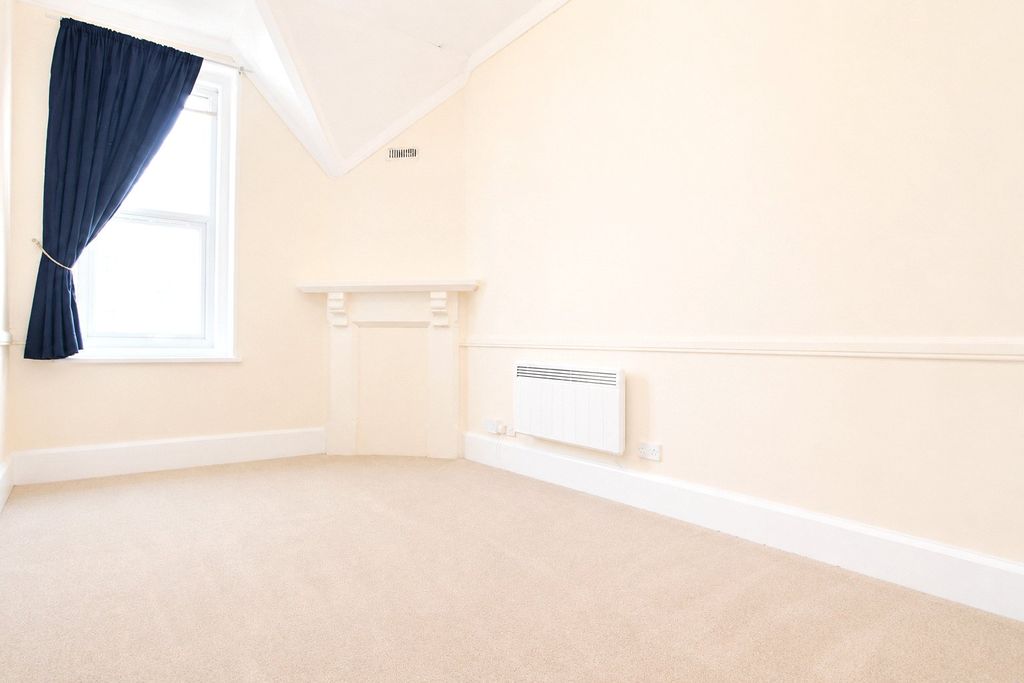 Property photo 3 of 7 Picture No. 16
