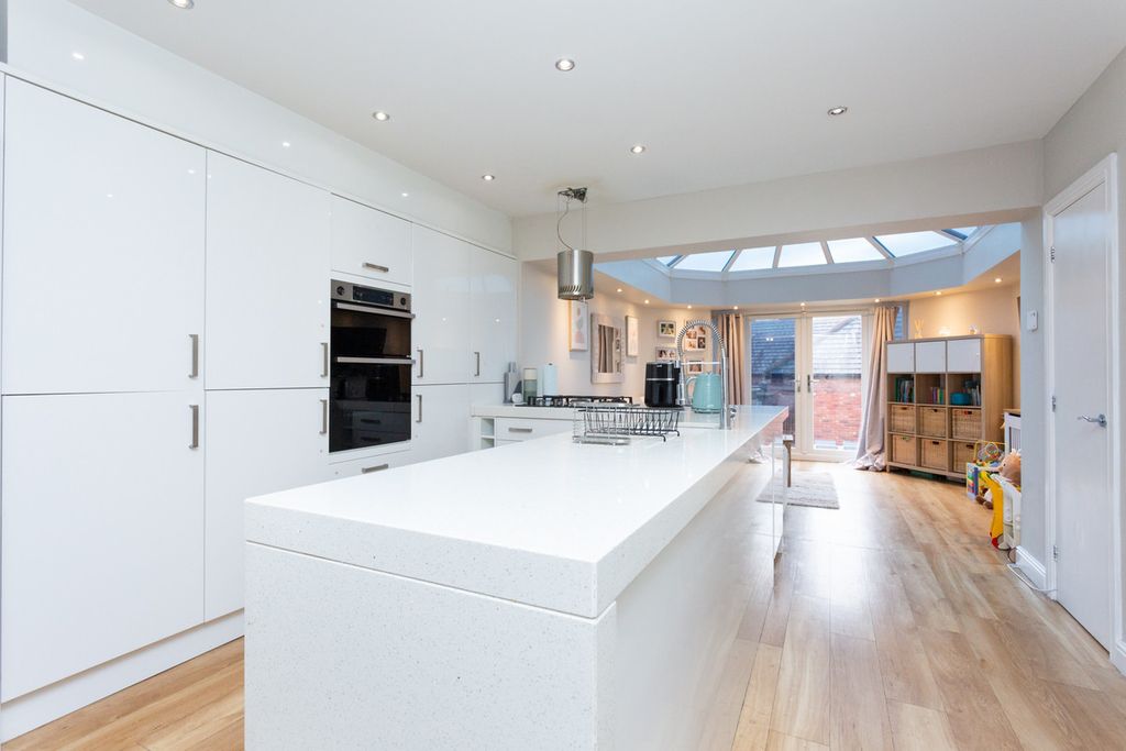 Property photo 2 of 19