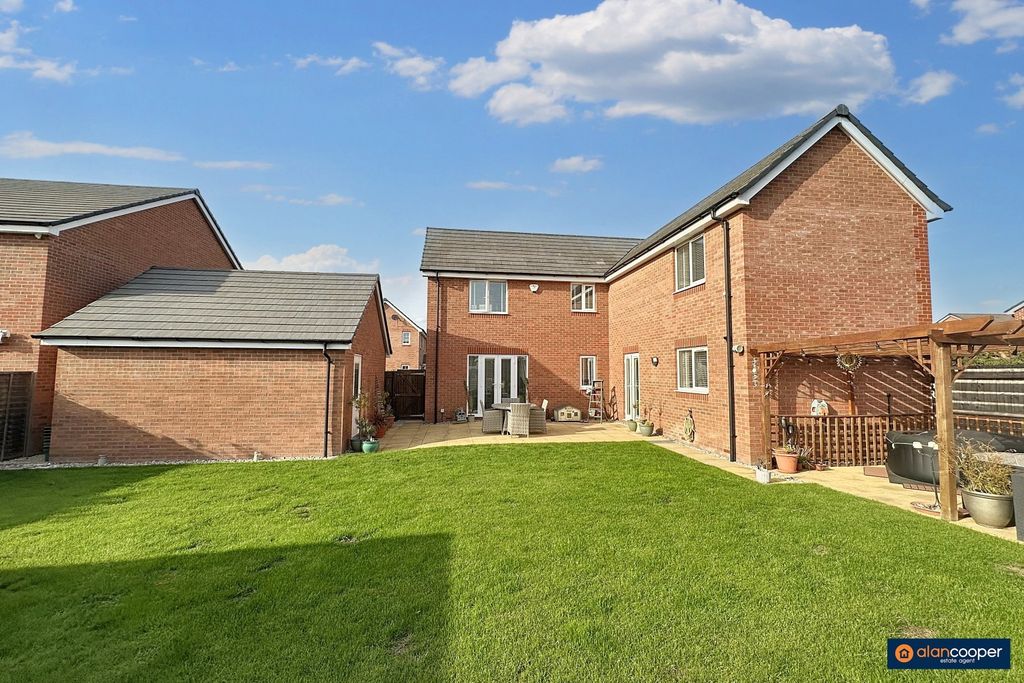 Property photo 2 of 22 4515963
