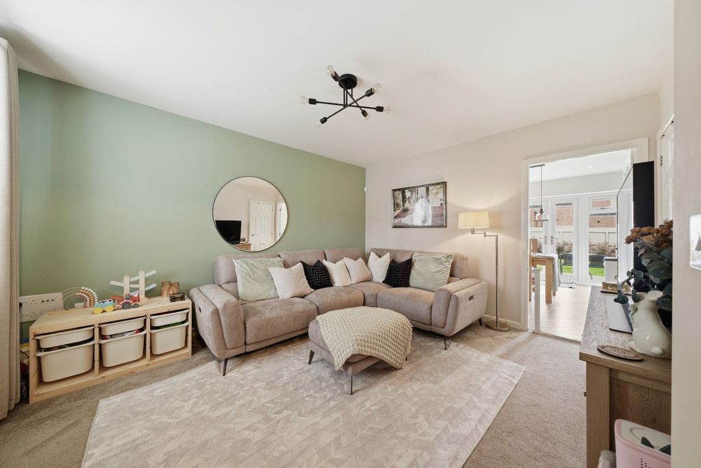 Property photo 2 of 18 5080772