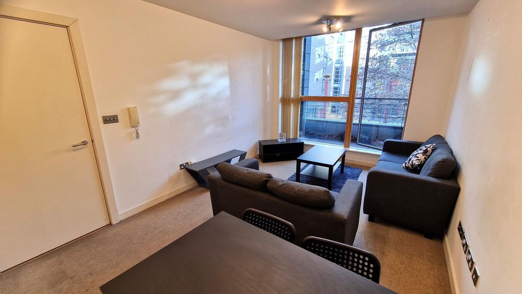 Property photo 3 of 41 Living Room