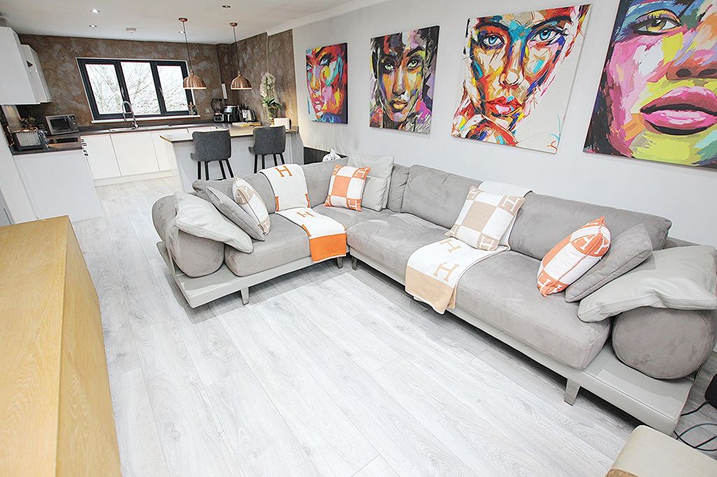 Property photo 2 of 13 Lounge/Kitchen