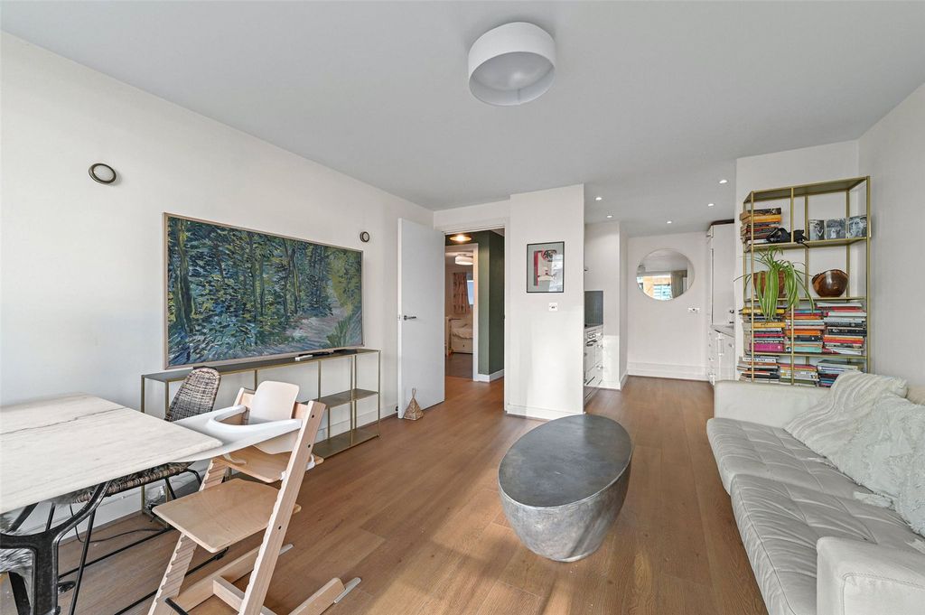 Property photo 3 of 17 Reception