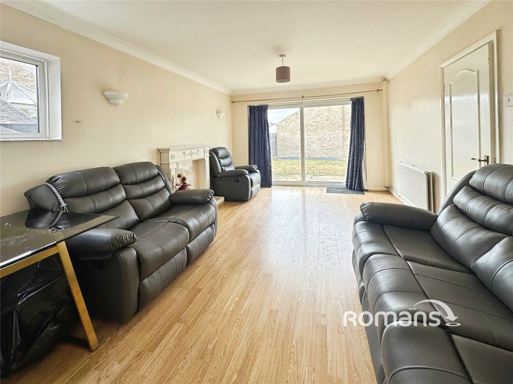 Property photo 2 of 11 Picture No. 15